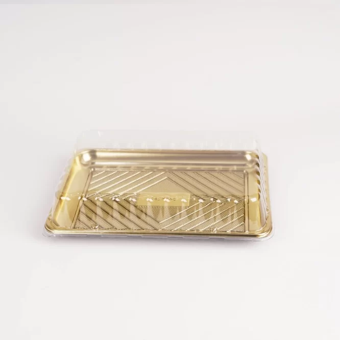 PLASTIC SQUARE GOLD CAKE CONTAINER WITH LID GMS05